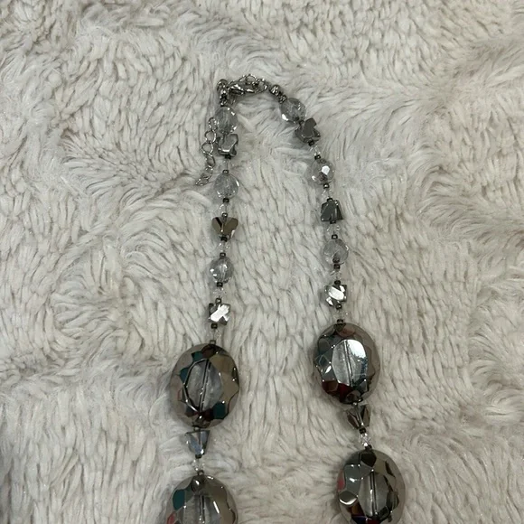 Elegant Silver-Tone Faceted Bead Necklace - Picture 2 of 2